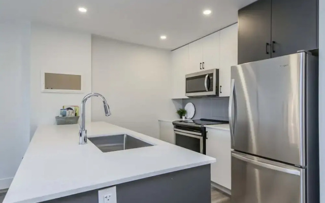 Luxurious 3 Bedroom Brand NEW Town House