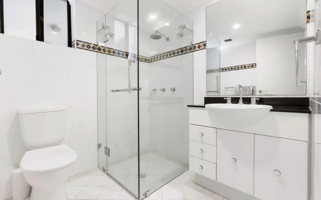 Walking Distance to Darling Harbour