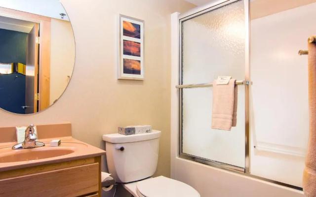 East Bay Suites