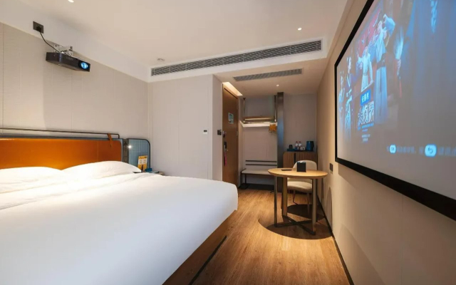 Echarm Hotel (Zhuhai Qinglü Road Riyuebei Grand Theatre)