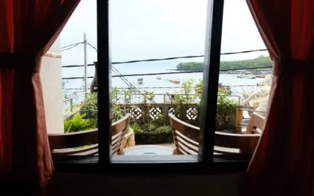 Kerti Beach Bungalow and Restaurant