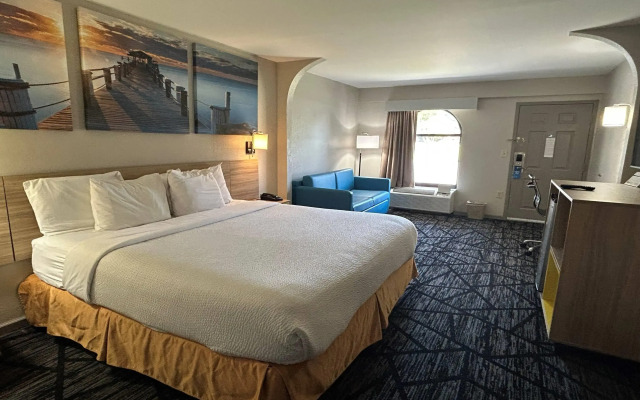 Days Inn & Suites by Wyndham Stockbridge South Atlanta