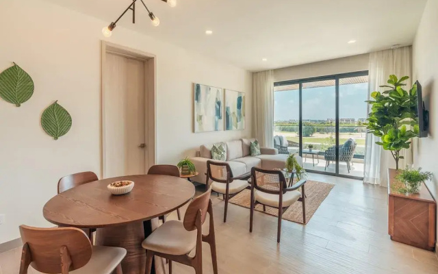 4 Guest 2 Bedrooms Balcony and Shared Pool