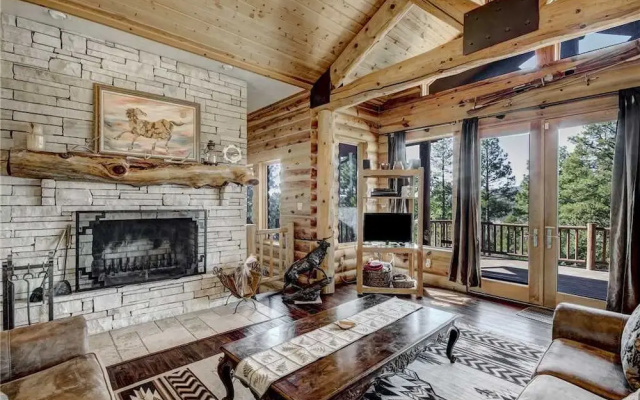 Blue Lake Lodge - Seven Bedroom Cabin with Hot Tub