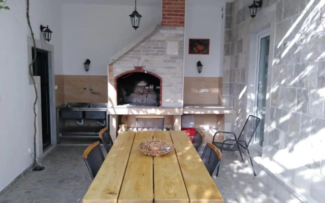Family House LA - Krvavica