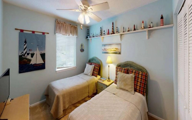 Ocean Walk Three Bedrooms by Hodnett Cooper