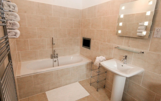 Winsall Court II