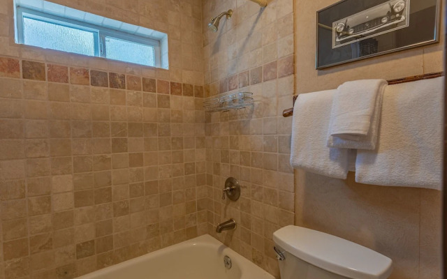 Bridgepoint 24 - 2 Br Condo