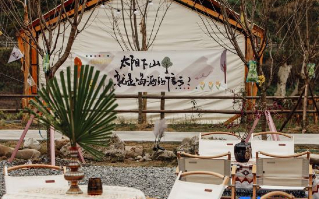 LUCIGOGO Luxi Valley White Deer Private Soup Tent Camp