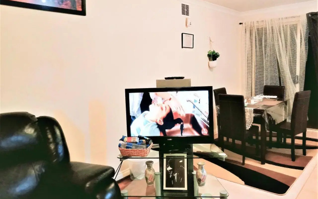 2BR luxury house close to CBD