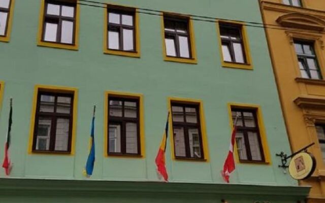 Отель ALTWIENERHOF Вена вид на фасад