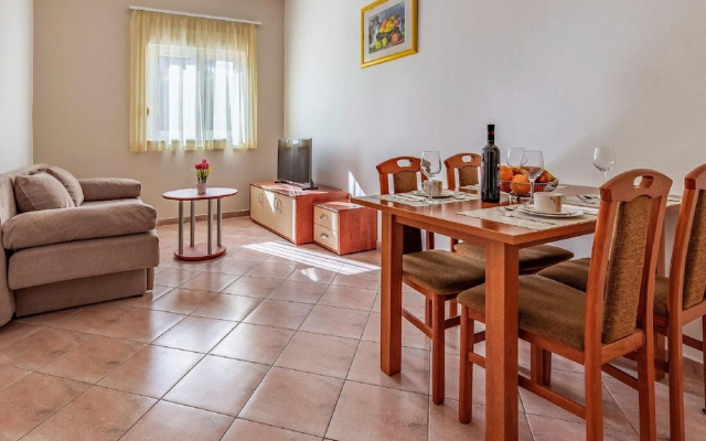 Lovely Apartment in Banjole near Beach & Town Center
