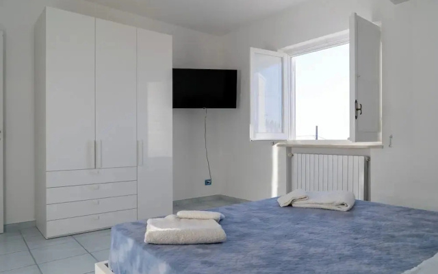 La Perla Blu - De Vivo Realty