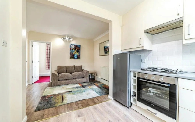 2 Bed Flat - Sleeps 3 - Pets - Parking - Wifi