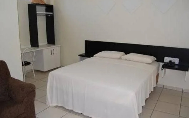 Leonardos Hotel