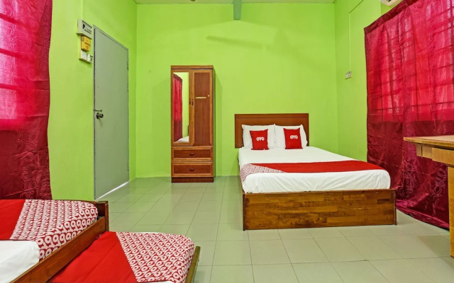 OYO 90278 Redzwan's Beach Resort