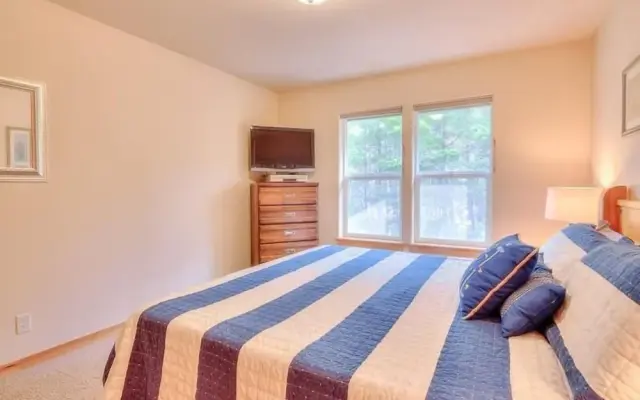 Charming Escape with Hot Tub and Game Amenities - Delightful Family Haven