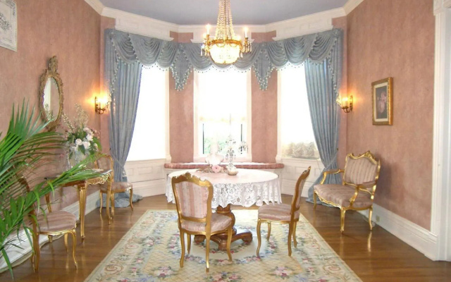 Alexander Mansion Bed and Breakfast