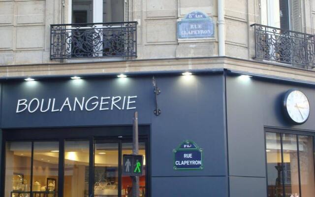 Отель B&b Batignolles Париж вид на фасад