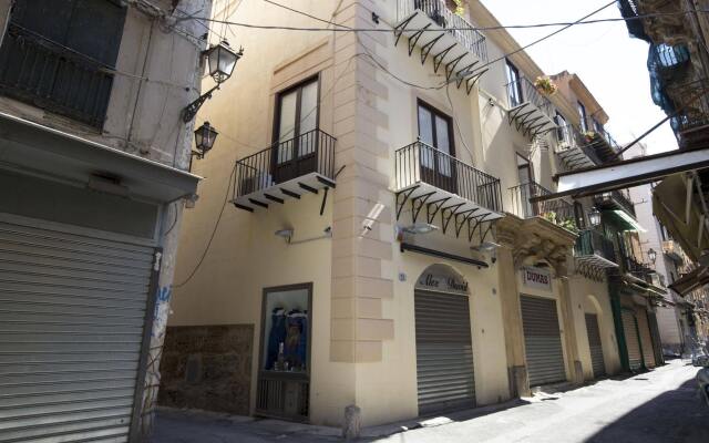 Отель Discesa delle Capre Palermo Италия, Палермо - отзывы, цены и фото номеров - забронировать отель Discesa delle Capre Palermo онлайн вид на фасад
