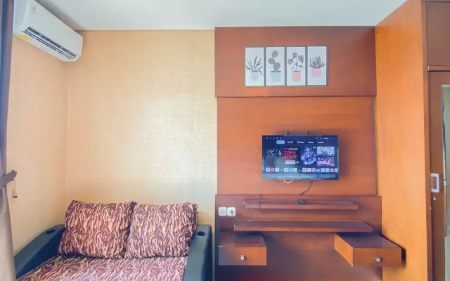Warm Wood Accents Studio At Mangga Dua Apartment