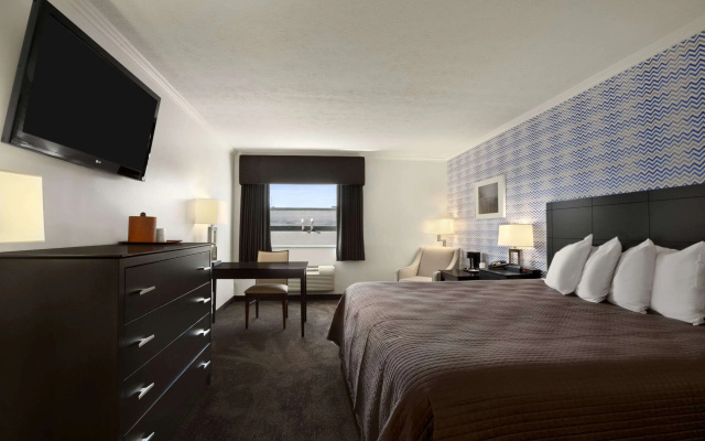 Travelodge by Wyndham Hubbard OH