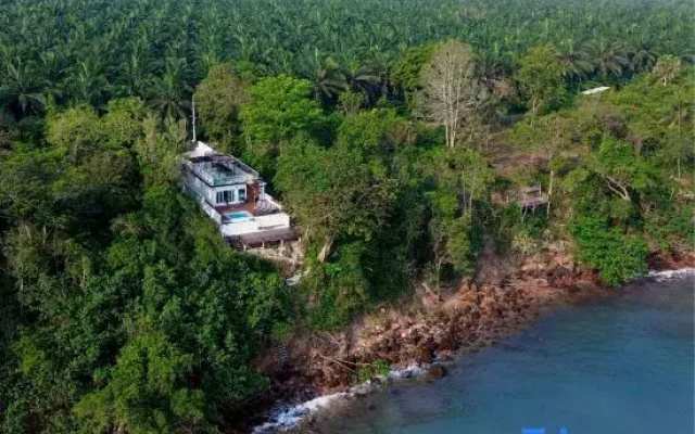 The Munique Cliff House Chumphon - private jacuzzi with beach views