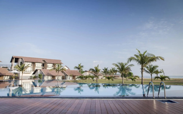 Отель The Calm Resort & Spa