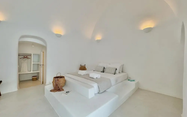 As Holiday caves