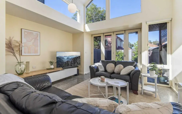 Gorgeous 2-bed Victorian Home in Artsy