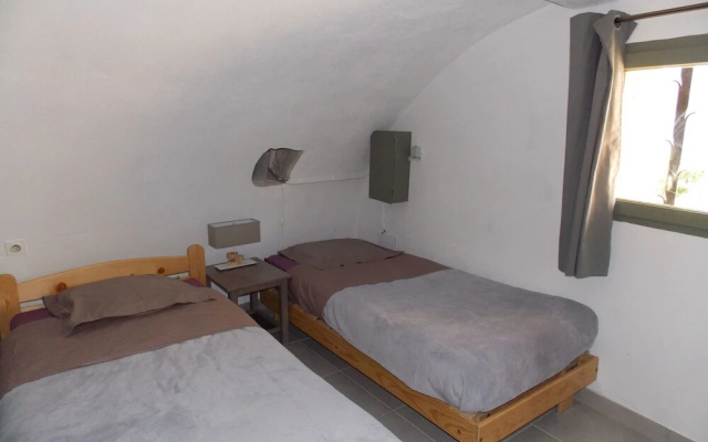 Spacious Holiday Home with Swimming Pool in Montaulieu
