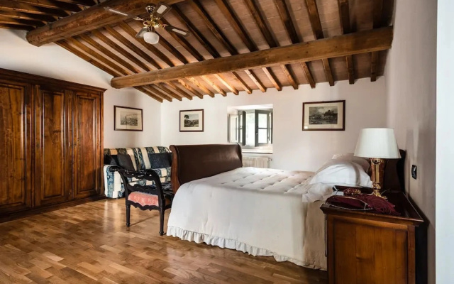 Spacious Deluxe Apartment With Private Garden