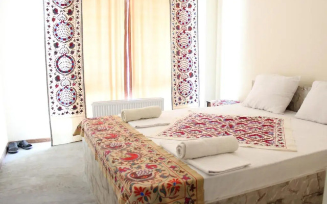 Guest House Ruslan Nurata & Tours