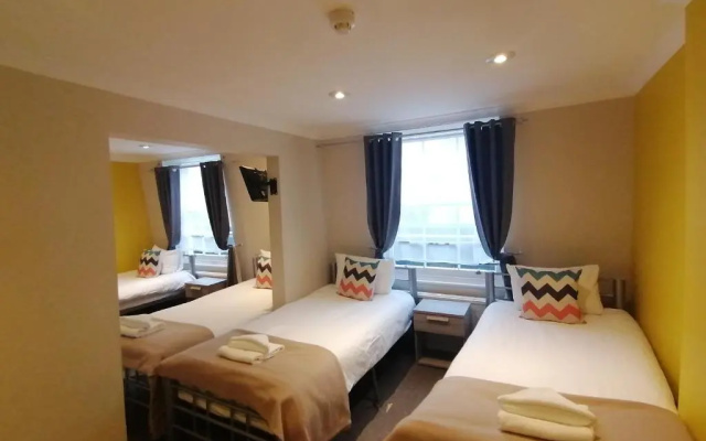Smart Hyde Park View - Hostel