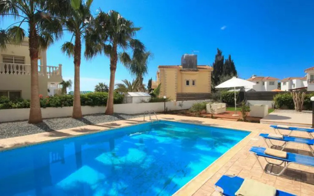 Villa Blue Palms