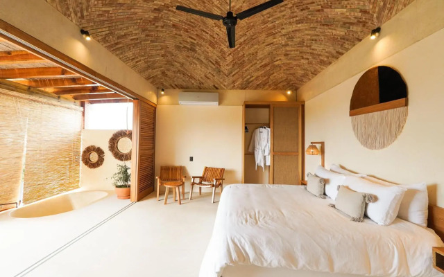 Casa Borka LUXURY FULLY FURNISHED BEACH CONDOS WITH POOL