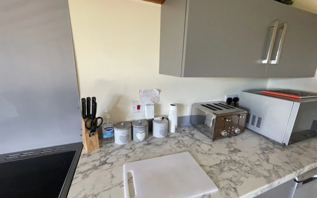 The Cow Shed - Sleeps 4, Parking & Pet Friendly