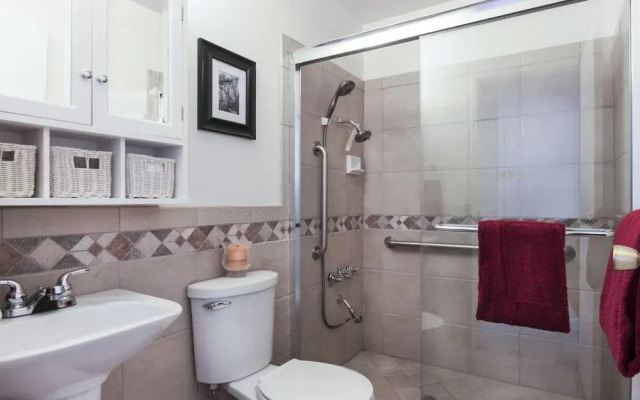 2BR Fabulous Palm Desert Condo by RedAwning