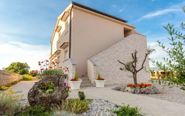 Apartment in Omisalj With Rooftop Terrace