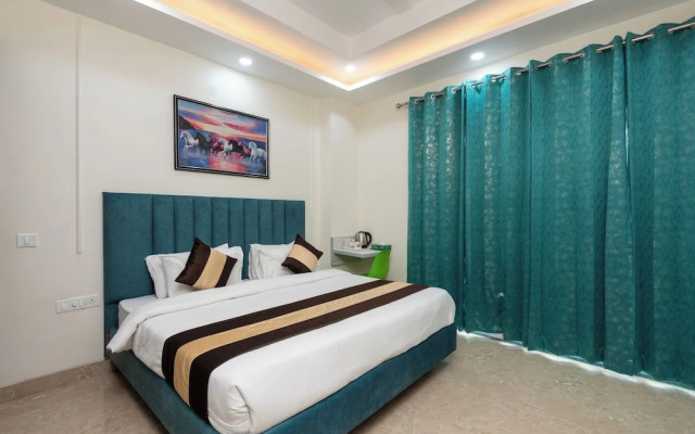 Saavi Hotel Sector- 45