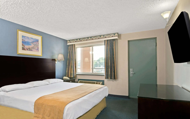 Super 8 by Wyndham Milford/New Haven