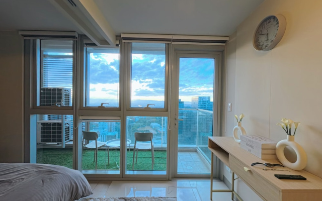 35th Uptown Park Suites Tower 2 BGC