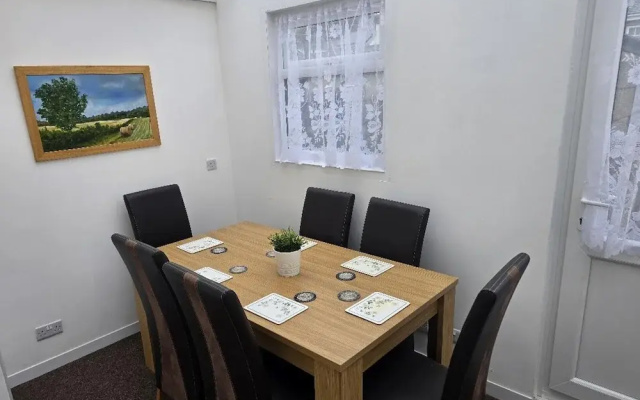 Chathamhouse/sleeps7/tv/wifi/freep