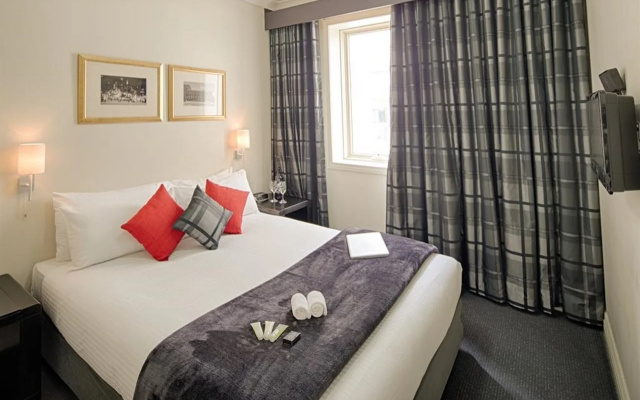 Collins Hotel
