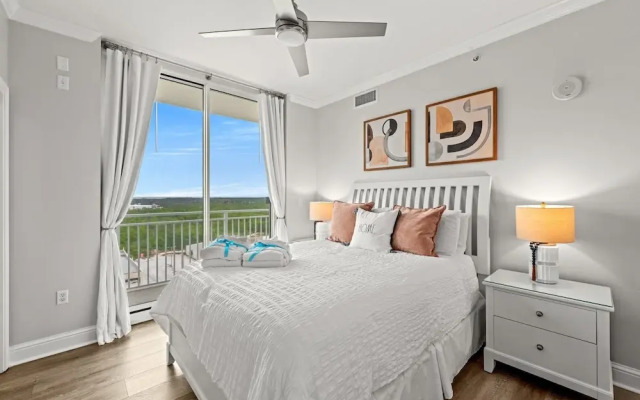 Luxury Beachfront Condo w/ 2 Balconies! Sleeps 8! Walk to Pier Park!