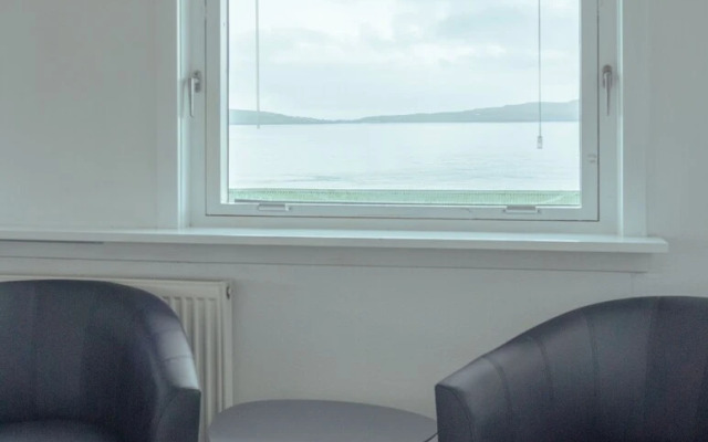 Sea View Apt / Central / Spacious / Free Parking