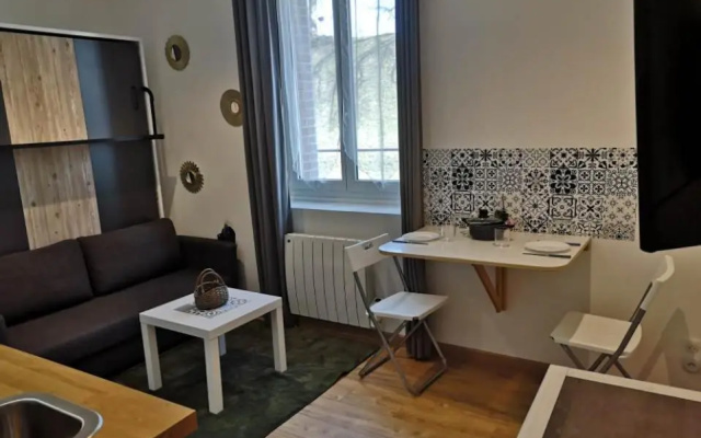 Superbe studio face au chateau