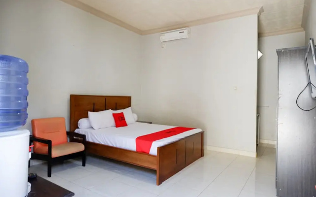 RedDoorz near Mutiara SIS Al Jufrie Airport Palu