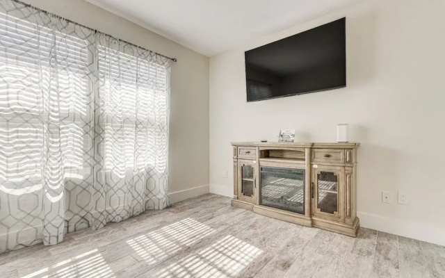 Modern Pensacola Home ~ 6 Mi to Beach!