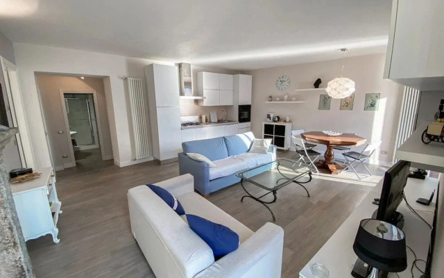 Angela Lake View Apartment